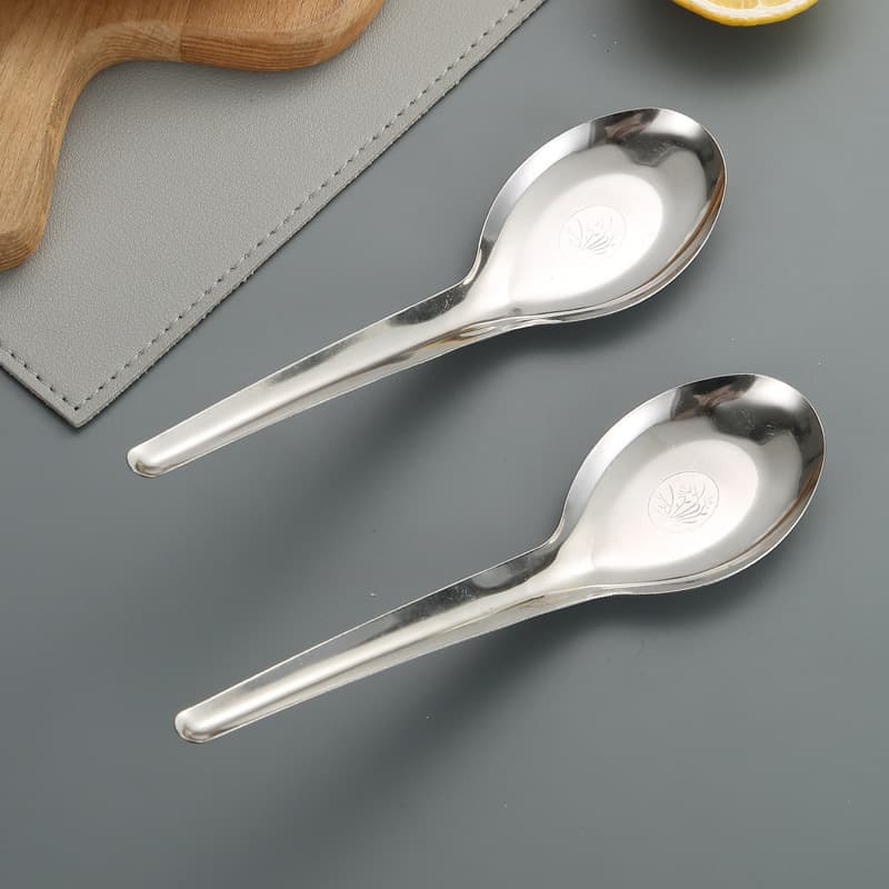 Stainless steel large pointed orchid spoons, long flat-bottom spoons, household soup spoons, canteen and fast-food restaurant supply small commodities