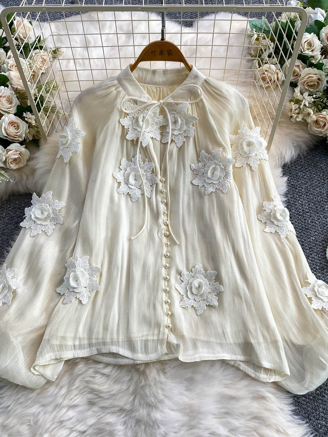 Fairy chiffon shirt, elegant temperament, heavy industry three-dimensional flower round neck, high-end pearl button jacket