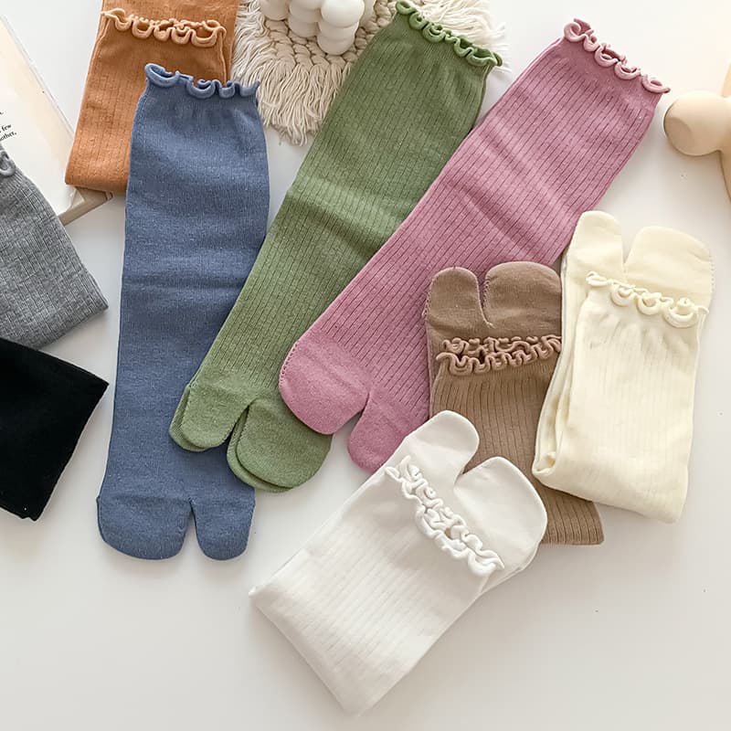 Lace-trimmed two-toe socks, split-toe cotton socks, mid-calf style, Japanese style, two-toe flip-flops, spring and autumn long flip-flops