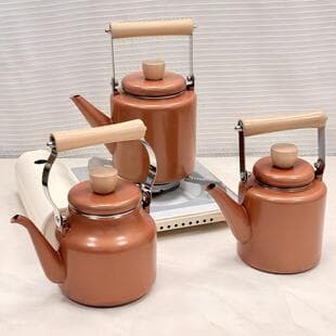 Coffee Brown Wooden Handle Enamel Kettle, Outdoor Heat-Resistant and Drop-Proof Enamel Water Kettle, Home Cold Water Pitcher, Decorative Kettle