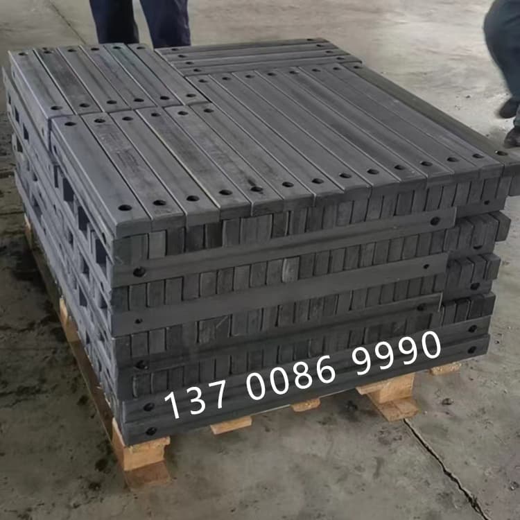 Flame-retardant semi-conductive composite gasket, flame-retardant semi-conductive composite slide plate