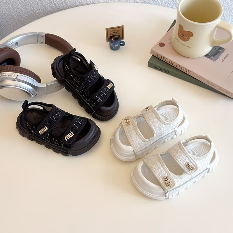 Girls' Sandals 2026 Summer New Style Baby Rhinestone Letter Buckle Beach Shoes Soft Sole Princess Casual Shoes for Toddlers and Kids