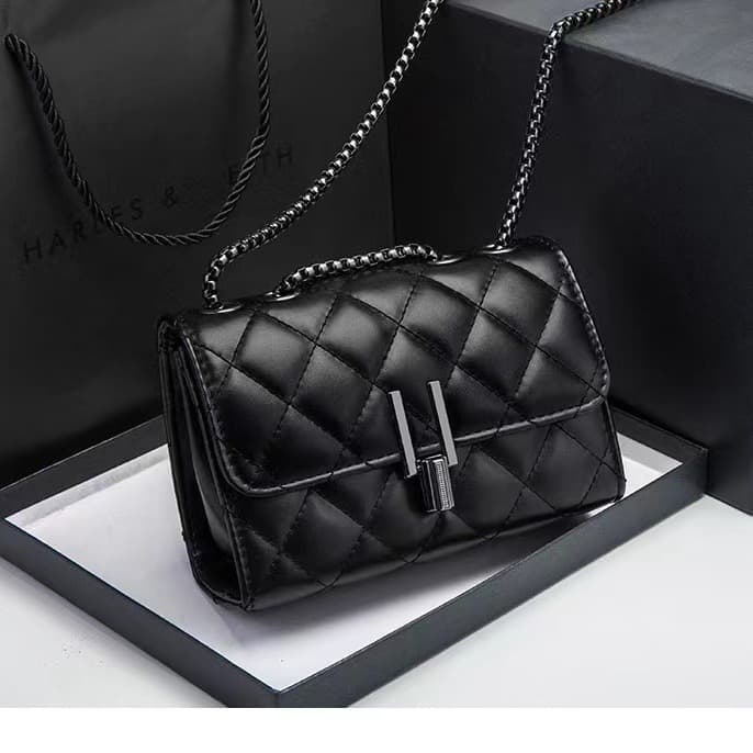 2024 New Diamond Quilted Chain Bag Versatile Fashion INS Shoulder Crossbody Bag Hot-Selling Best Seller Small Fragrance Style Paper Shell Bag