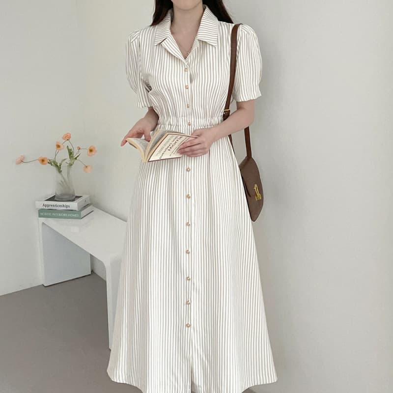 Korean Chic Single Button Plaid Short Sleeve Elastic Waist Bubble Sleeve Shirt Dress Stand Collar A- Line Midi Dress for Women