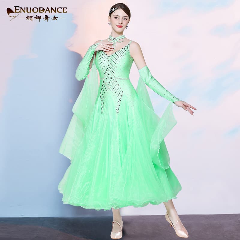 Elegant dancer's modern ballroom dance dress, new style, ballroom dance dress, waltz and foxtrot competition outfit, social dance performance costume.