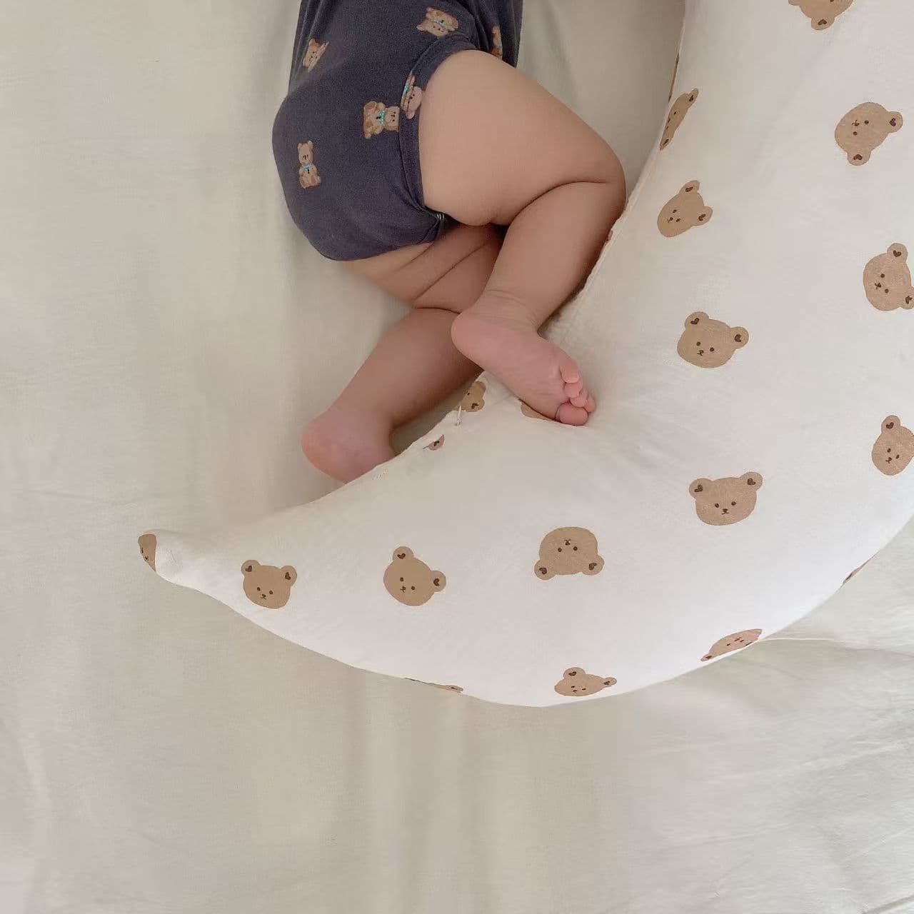 DIY nursing pillow, made of wrinkled gauze, for newborns, feeding pillows, lumbar support pillows, bolster pillows for pregnant women, and baby pillows for learning to sit.