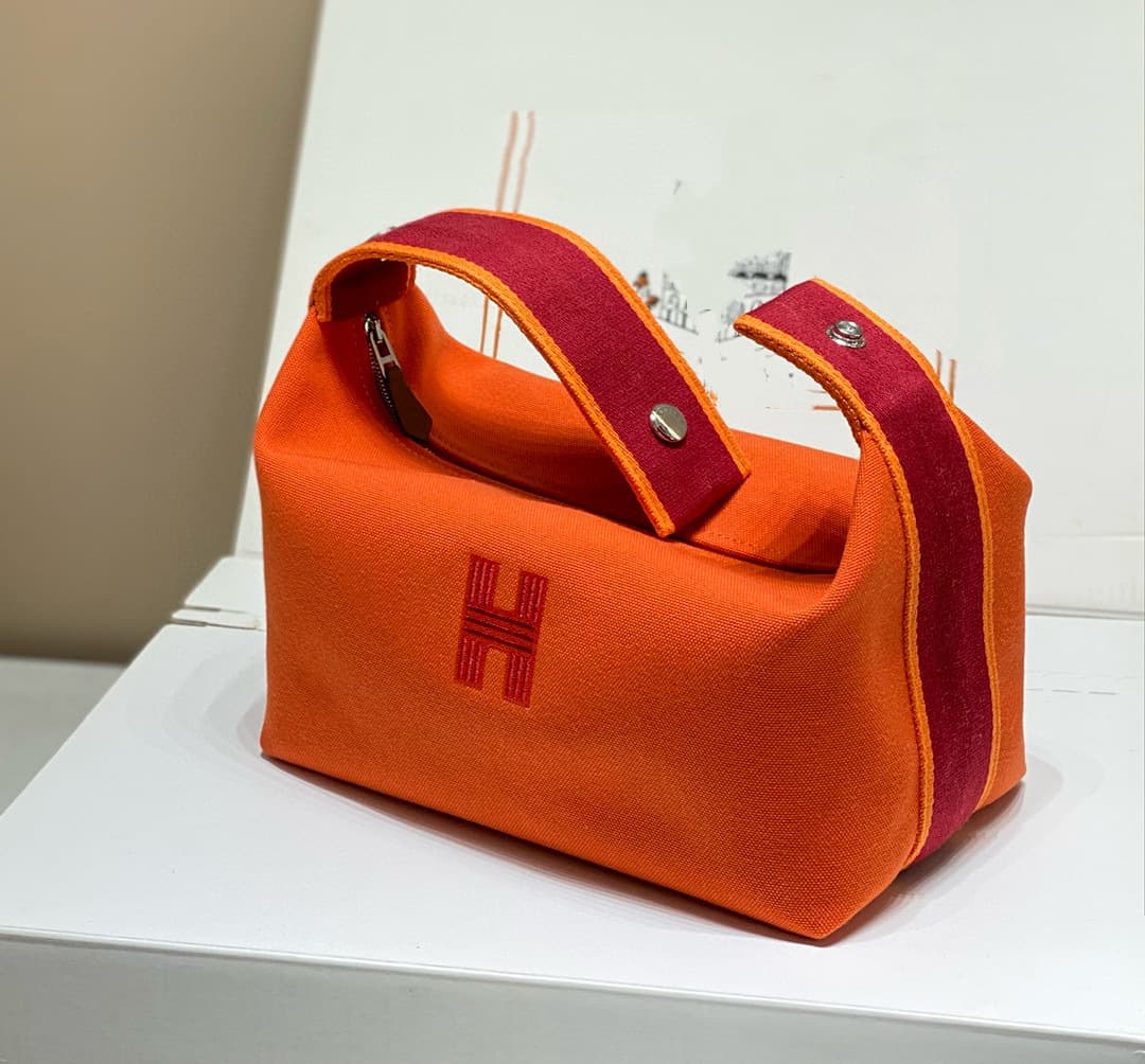 H Brand New Style A-Brace Toiletry Bag Small 21cm Lunch Box Bag Handheld Cosmetic Bag Fashion Commute