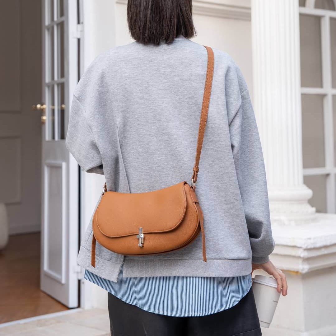 Fashionable Genuine Leather Women's Bag Premium Underarm Bag Large Capacity Lock Clasp Bean Bag Moon Bag Unique Shoulder Crossbody Bag