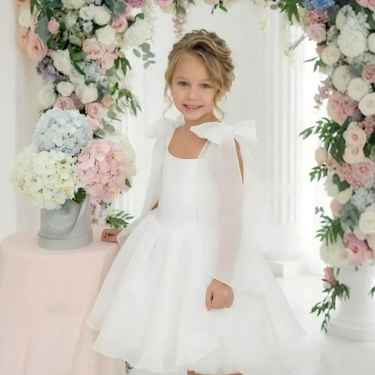 Girls' catwalk dress, children's wedding dress, tutu skirt, princess dress, birthday banquet host's light luxury little white dress