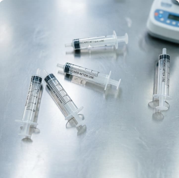Spot wholesale 5ml syringe wholesale filler hand push plastic screw disposable syringe with graduated syringe