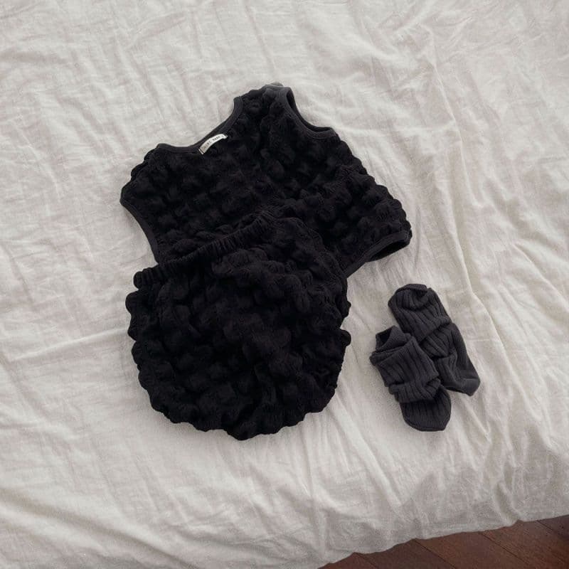 Korean style summer infant and children's clothing baby's hundred days cute sleeveless suit bubble plaid three-dimensional fluffy T-shirt + shorts