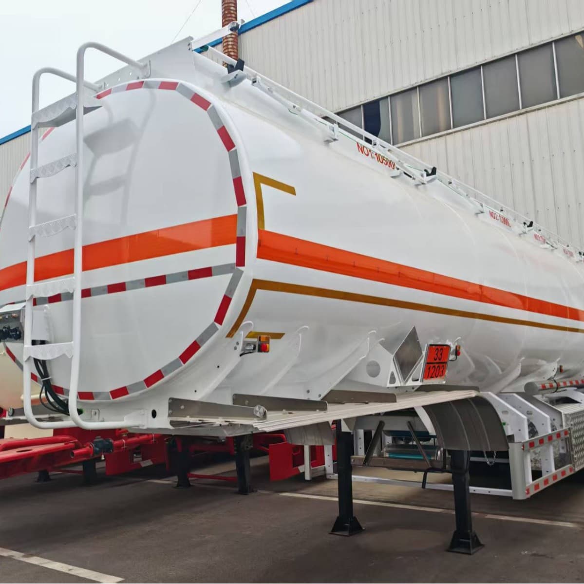 Cross-border Aluminum Alloy Oil Tanker, Stainless Steel Oil Tanker, Carbon Steel Liquid Tanker, Tank-type Oil Transport Vehicle 55m³