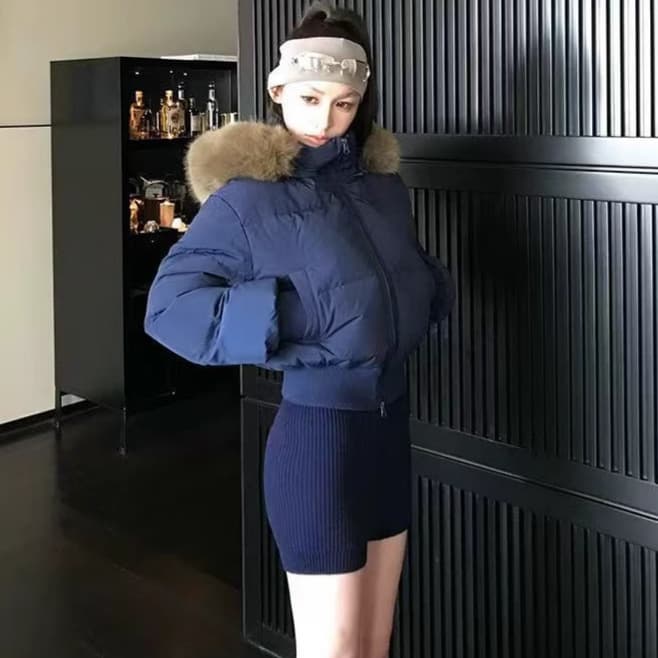 New women's short cotton-padded coat, 2025 winter style, fitted waist, large fur collar, warm cotton-padded jacket, puffer coat for women.