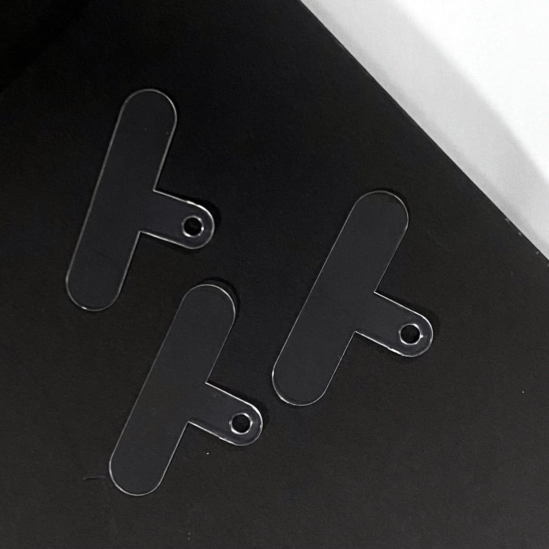 TPU One-Piece Universal Detachable Phone Strap Adhesive, Invisible Hanger Clip, and Anti-Loss Phone Case Clip