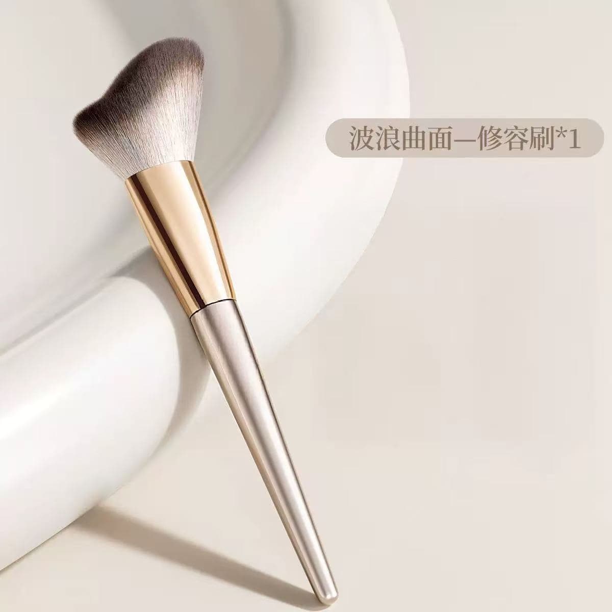 Wavy Contour Brush for Face, Large Contour Brush for Side Shadow, Soft Bristle Makeup Tool