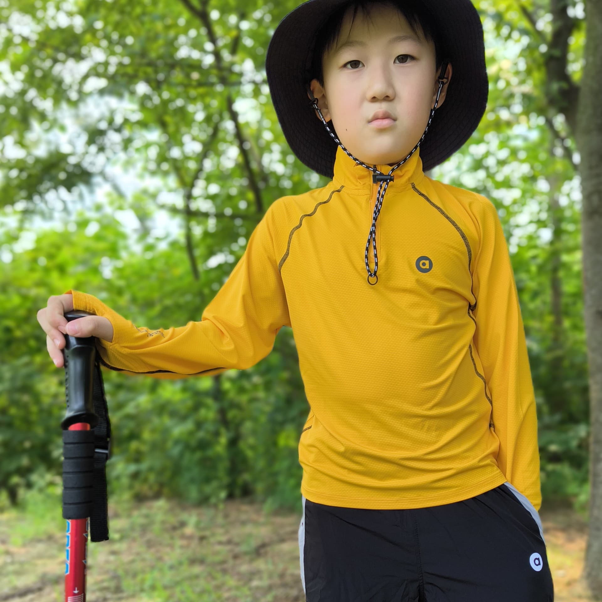 Boys' sports quick-drying shirt with half-zip raglan sleeves and finger snaps, 9-year-old training clothes, quick-drying and breathable.
