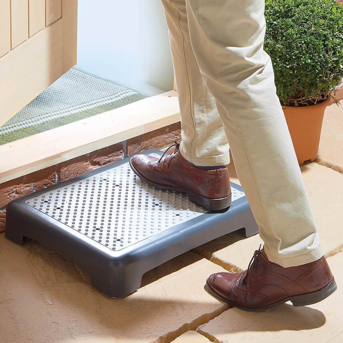 Anti-slip outdoor step ladder, mobile staircase, elderly-assisted half-step ladder, stackable outdoor treadmill