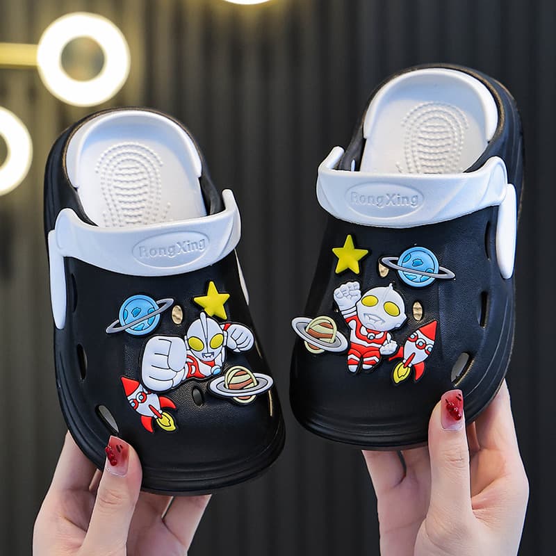 Summer Two-Tone Cute Cartoon Ultraman Croc Shoes EVA High Elasticity Anti-Slip Wear-Resistant Breathable Beach Sandals for Boys and Girls