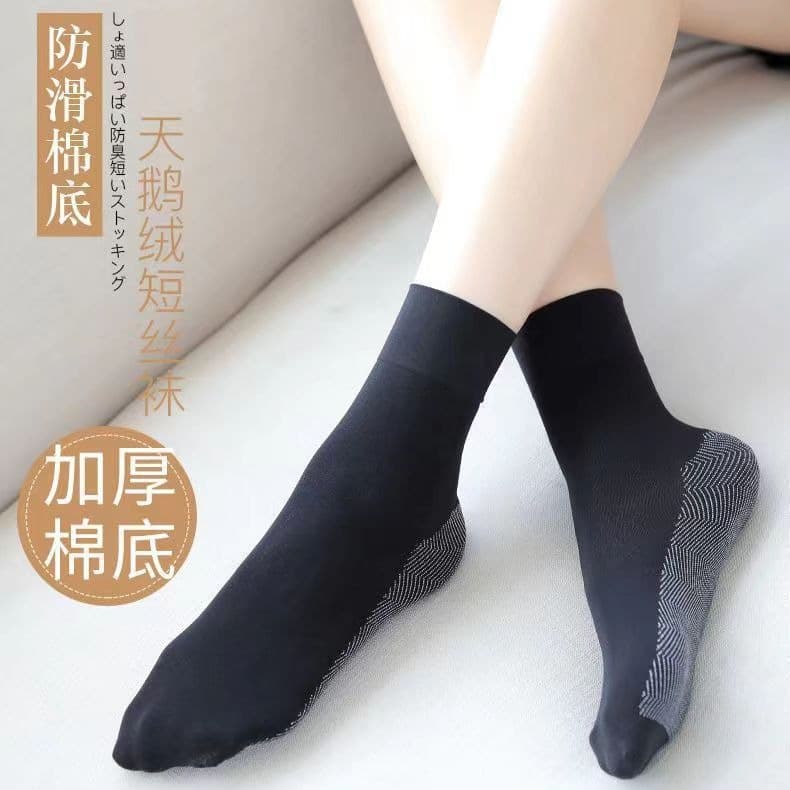 Velvet loose-fitting stockings with cotton soles, thickened mid-calf length, women's stockings, breathable, non-slip short stockings.