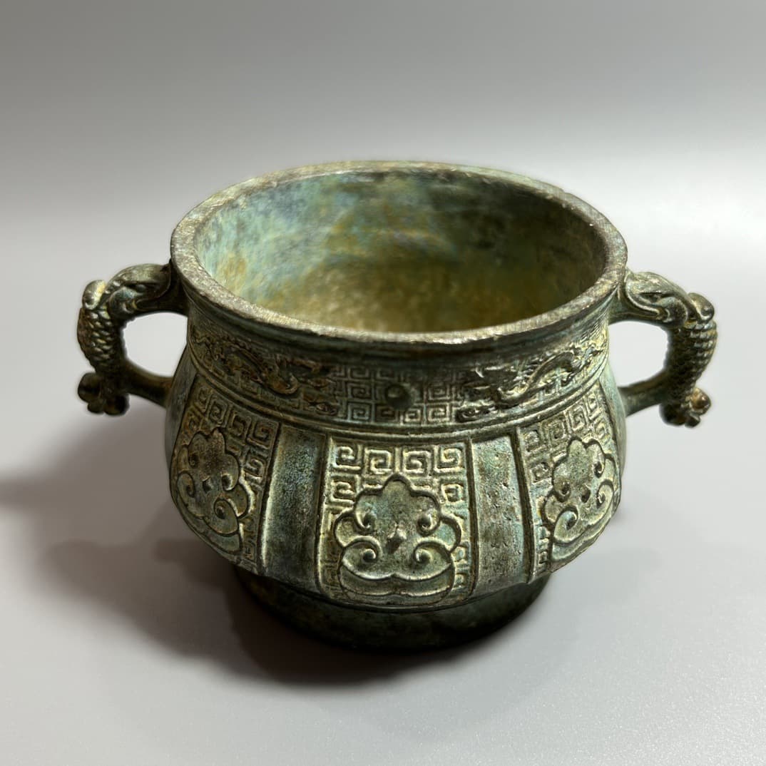 Antiques, miscellaneous antiques, Xia, Shang and Zhou dynasties, human-faced beast tripod, two-eared beast cup, ancient bronze wine glass, wine utensils, bronze ware