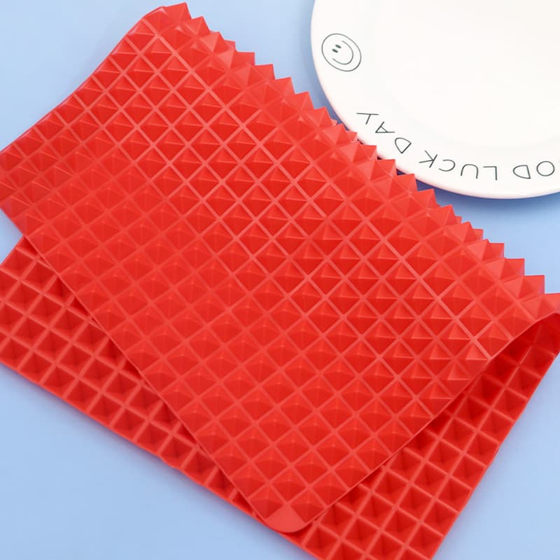 In-Stock Wholesale Kitchen Silicone Pyramid Baking Mat, BBQ High-Temperature Roasting Chicken Pad, DIY Tool