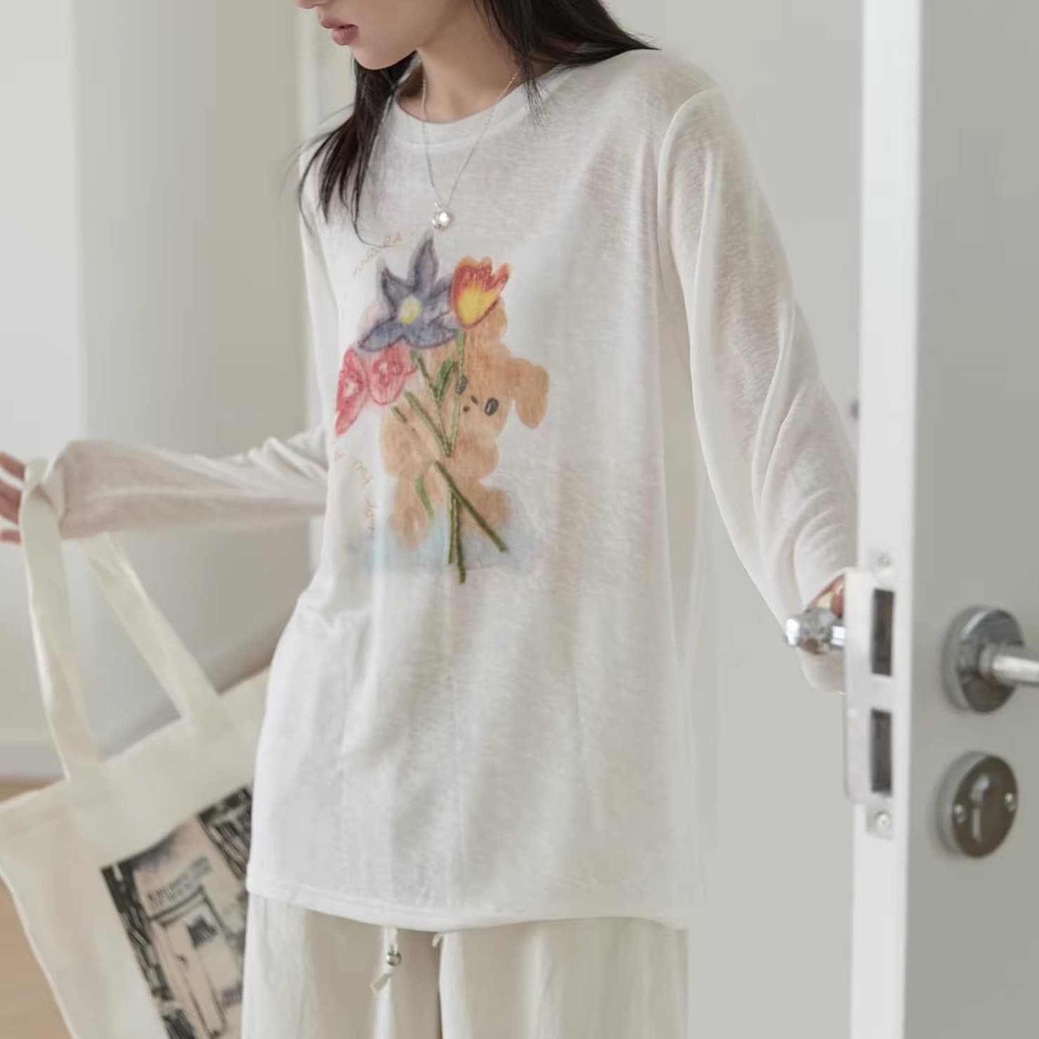 Retro printed Tencel sunscreen shirt for women in summer, thin and slightly see-through long-sleeved T-shirt, lazy loose air-conditioned blouse white