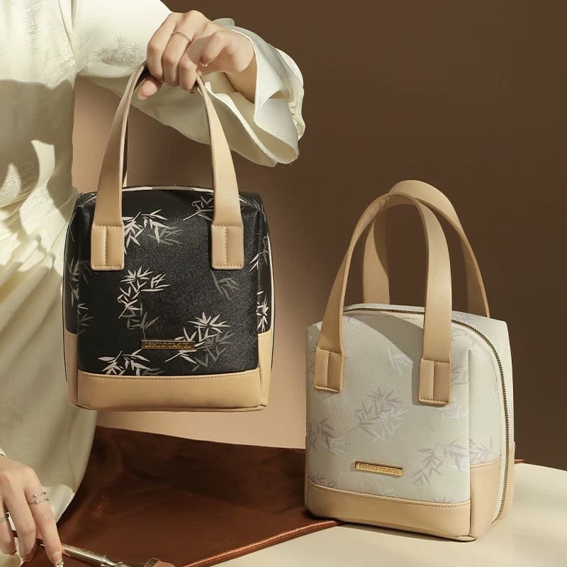 New Chinese style portable cosmetic bag for women with large capacity 2025 new portable out-and-out partition storage makeup brush bag