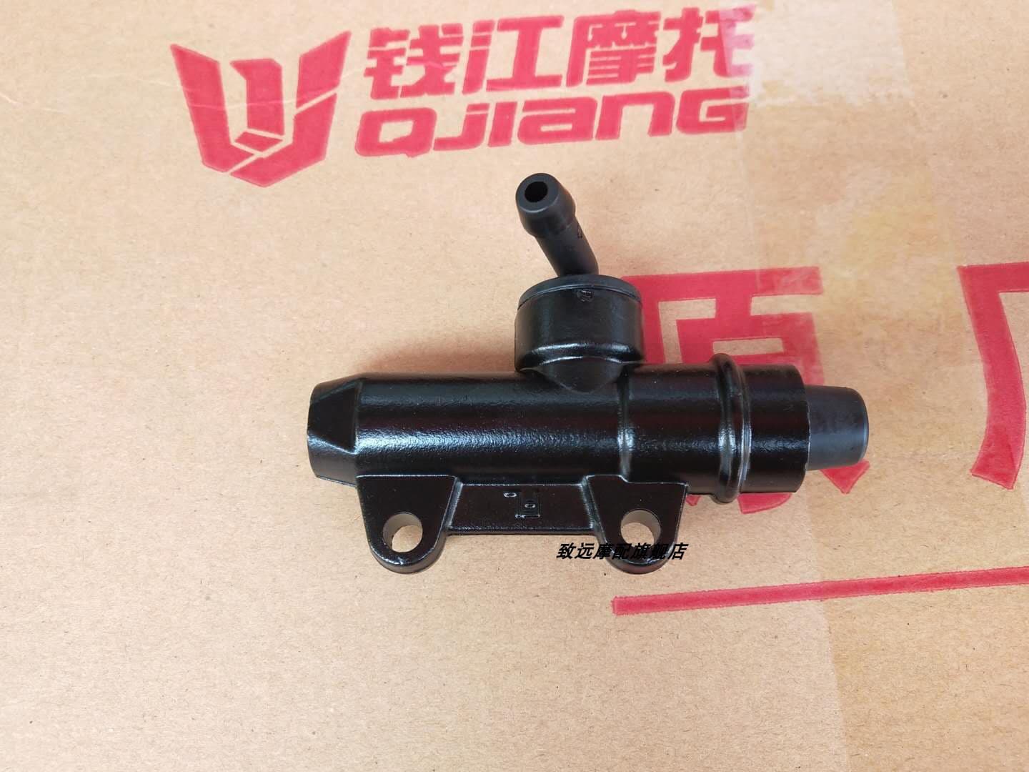 Suitable for Qianjiang Kaiwei Rongguang retro cruiser QJ200-2H/202 rear disc brake hydraulic brake foot brake master cylinder