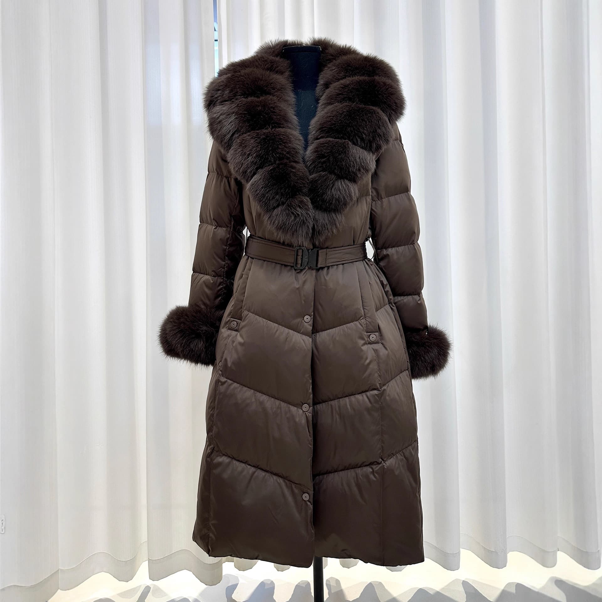 European Style Long Thick Real Fox Fur Down Coat for Women, Waist-Cinching Belted 2025 New White Duck Down Jacket