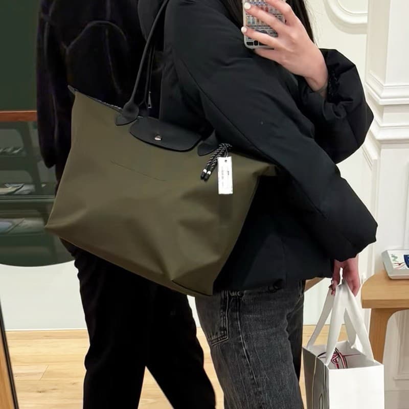French 71st Anniversary New Commuting Tote Versatile Large Capacity Shoulder Tote Fashionable Casual Limited Edition Bag
