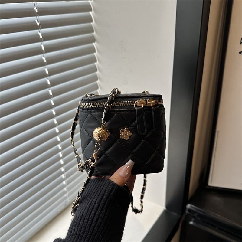 Diamond chain bag mini bag women's spring and summer 2026 new high-end texture foreign style versatile crossbody handbag