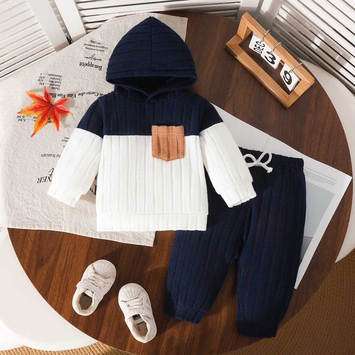 26 new cross-border autumn and winter baby hooded long-sleeved color-blocked striped top + bow trousers for small and medium-sized children