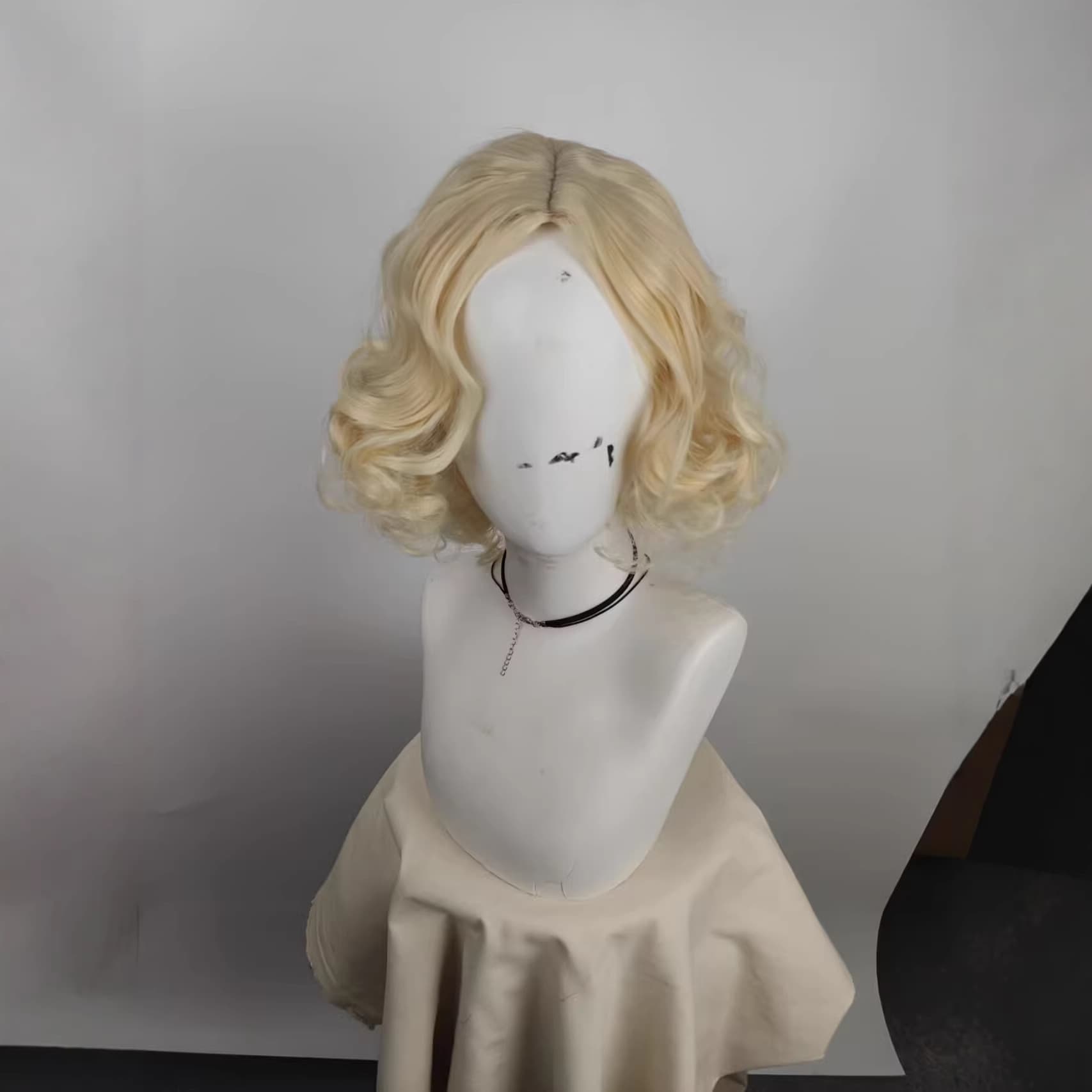 Identity V Ms. Faro Cosplay Wig Realistic Scalp Top Blonde Middle Part Short Curly Hair Cosplay Game