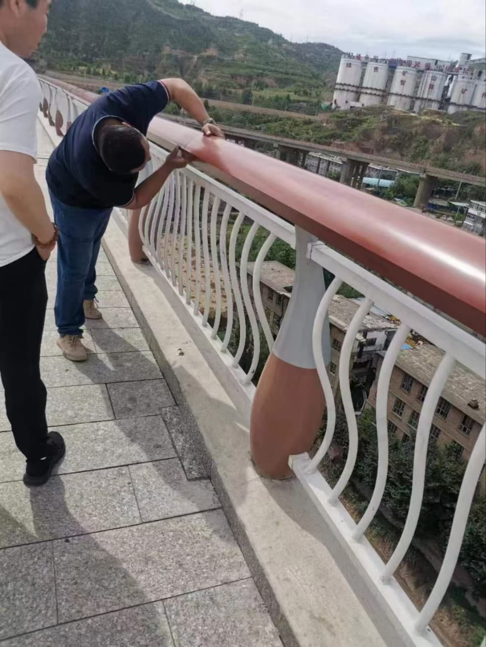 Riverbank railing manufacturers, composite pipe railings, aluminum alloy crash barriers, overpass stainless steel railings, engraved patterns