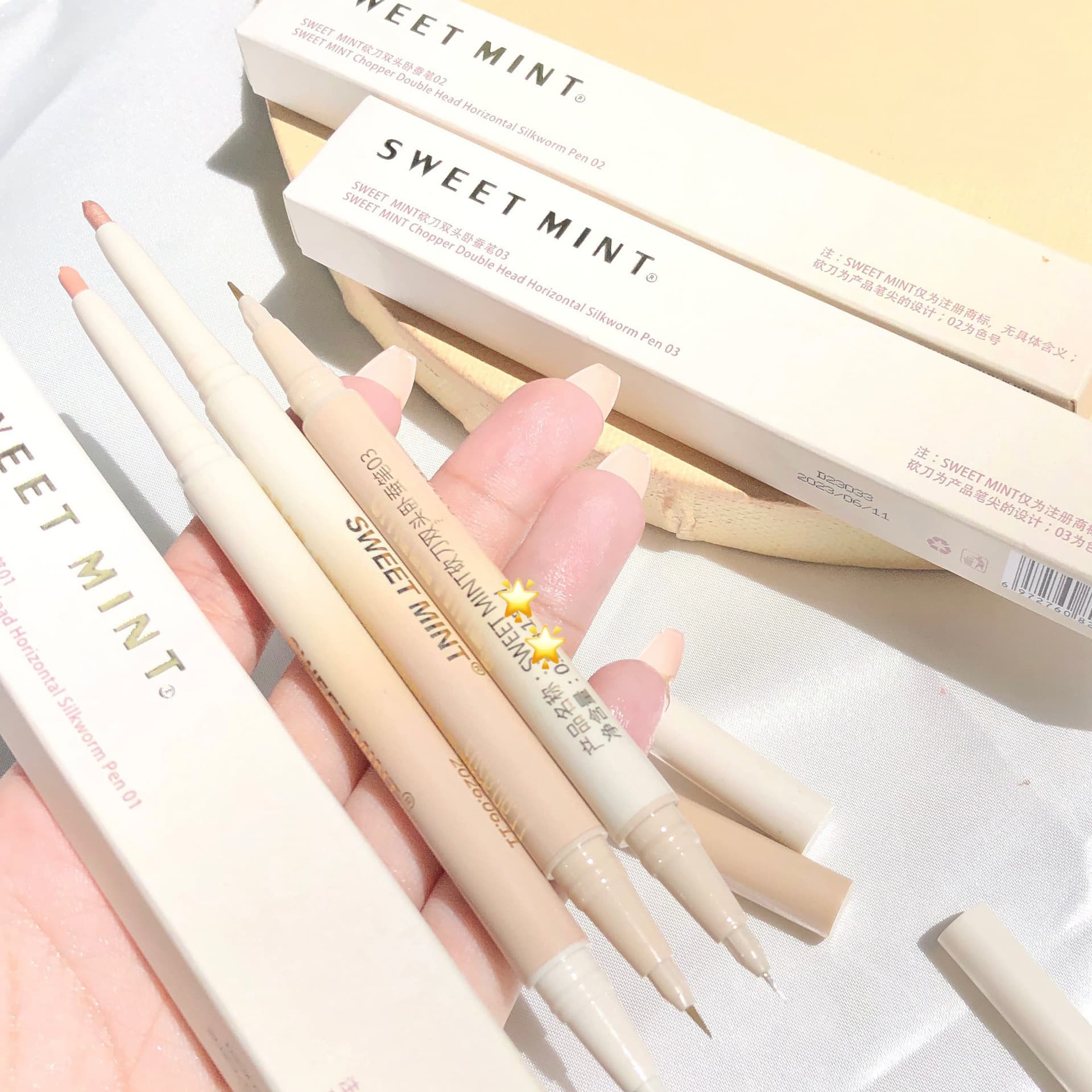 Sweet Mint Double-Ended Chopstick Eyeshadow Pen Pearl Matte Highlighting Under-Eye Shadows Two-In-One Eyeliner Pen for Mixed Skin