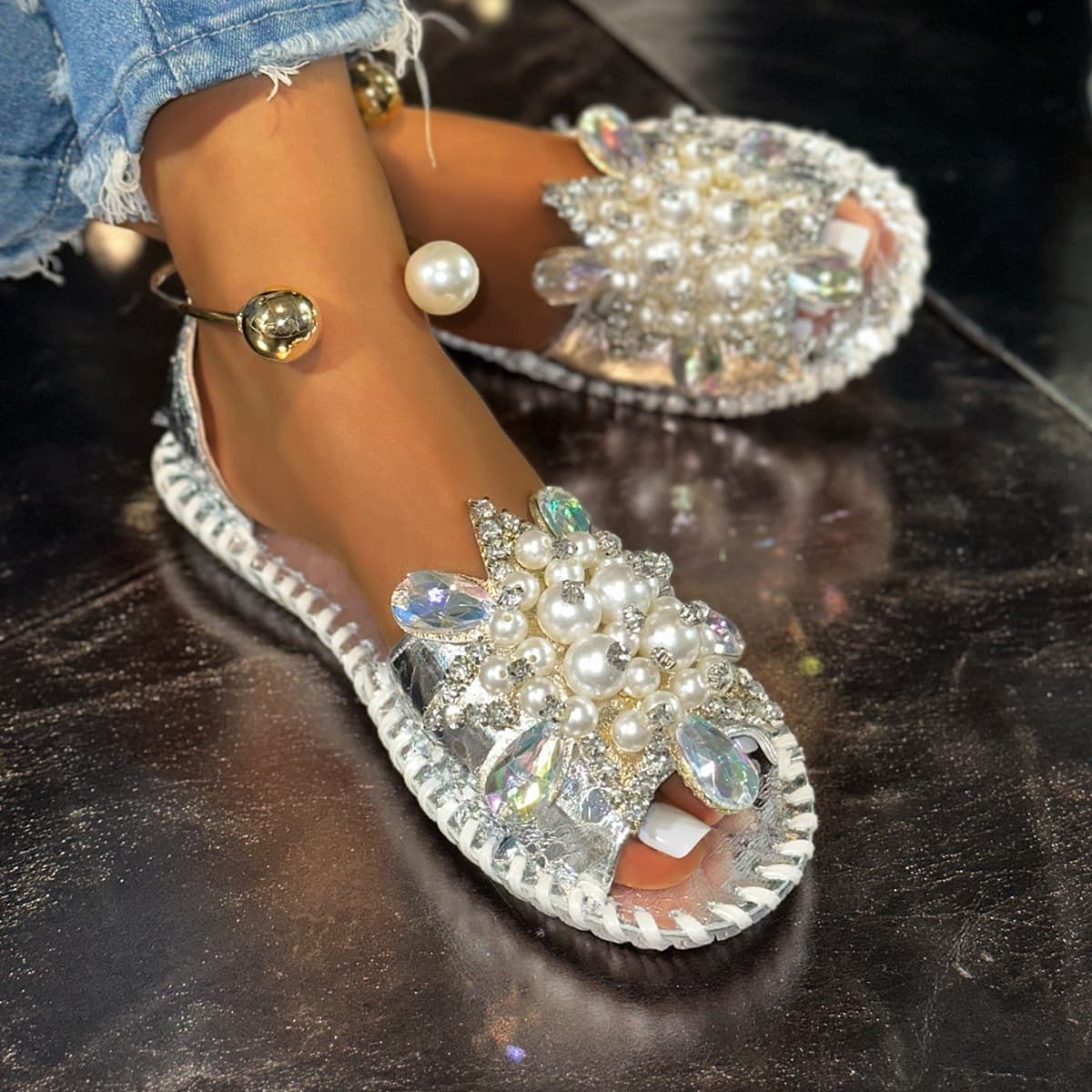 Pearl slip-on new flower European and American 2025 beach drag trendy fairy flat slippers women's large size skirt style matching