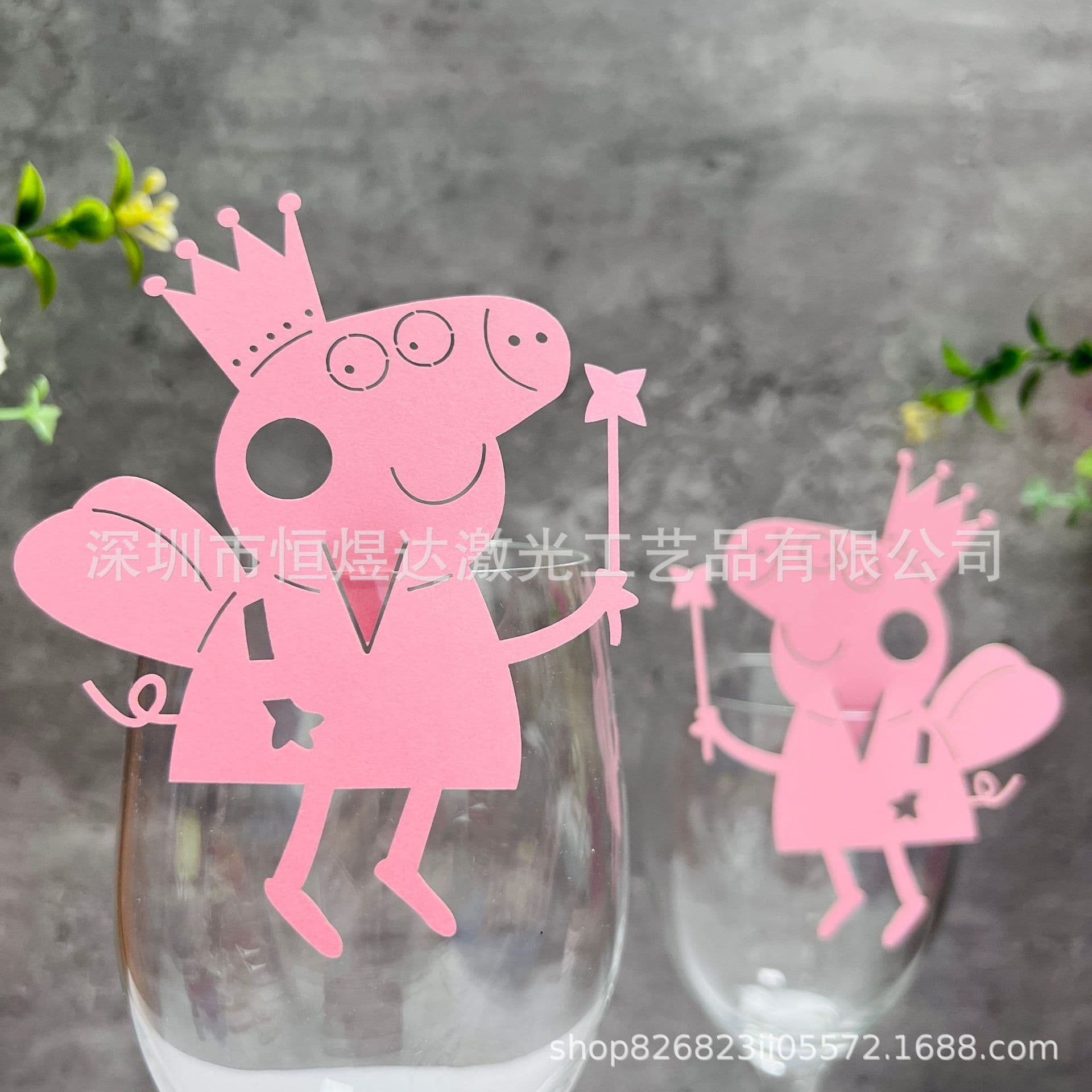 Wholesale of Hot-selling Peppa Pig Red Wine Glass Place Cards for Hotel Restaurant Seating, Birthday Party Decoration Cards