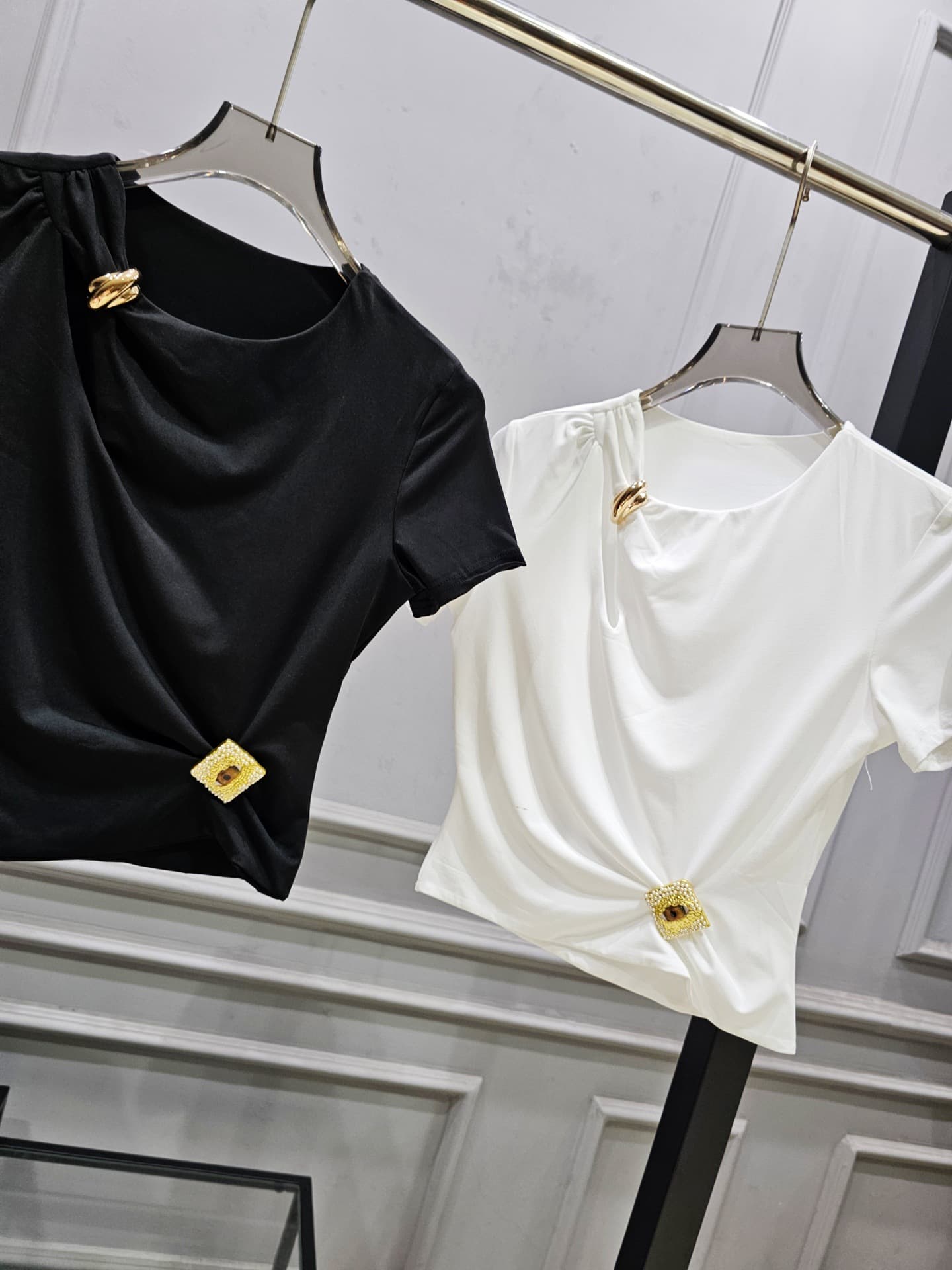 French Minimalist Light Luxury Eye Metal Decoration High Elasticity Short Sleeve T-Shirt Niche Slim Fit Base Top