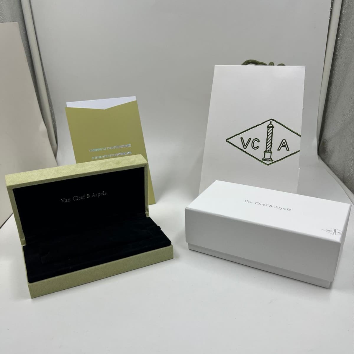 Van Cleef & Arpels Alhambra Bracelet Necklace Bangle Ring Jewelry High-End Packaging Gift Box 10-Motif Sweater Chain Packaging