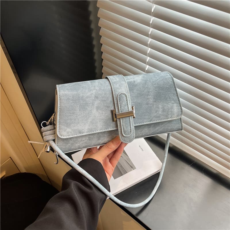 2026 New Denim Pattern Small Square Bag Vintage Metal Flap Crossbody Bag Versatile Casual Commuter Shoulder Bag