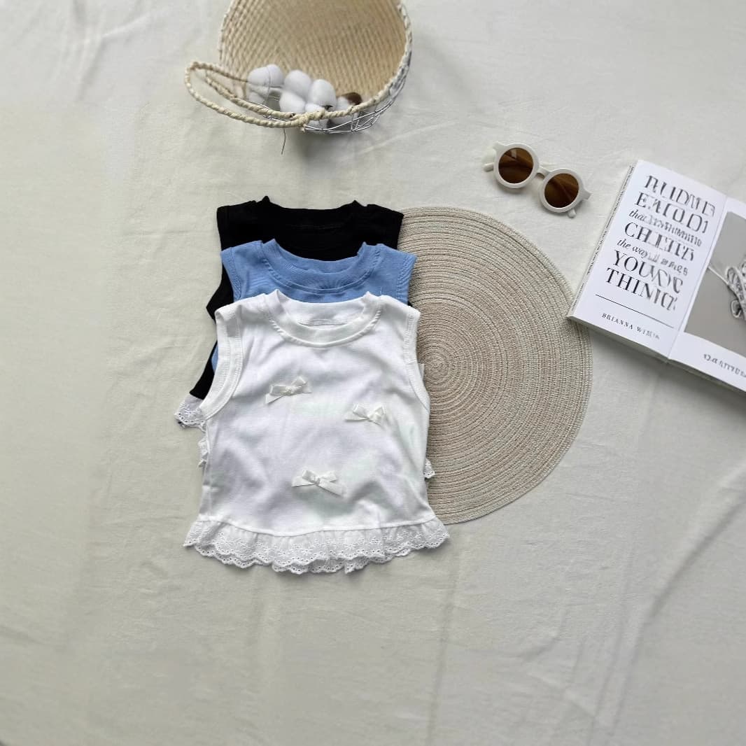 Korean version of ins lady lace skirt sweet bow sleeveless vest T lace edge summer mix and match new style