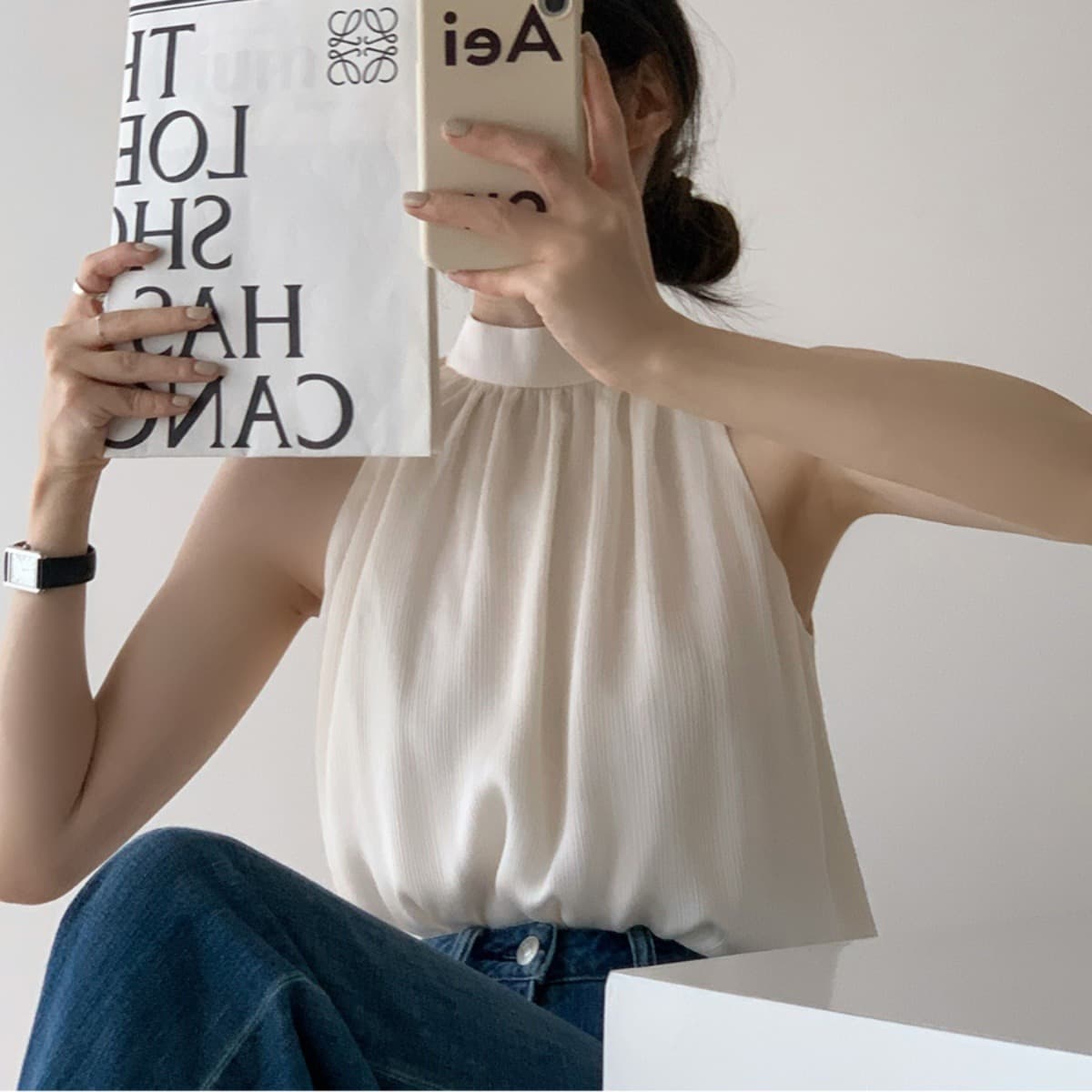 2026 New Design Sleeveless Shirt Women's Niche Outerwear Beauty Shoulder French Halter Vest Women's Top Fabric