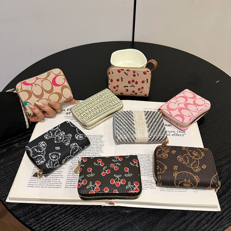 Anti-Degaussing Card Holder with Multiple Card Slots, Large Capacity for ID and Driver's License, Compact Card Case for Women, Multifunctional Casual Coin Purse