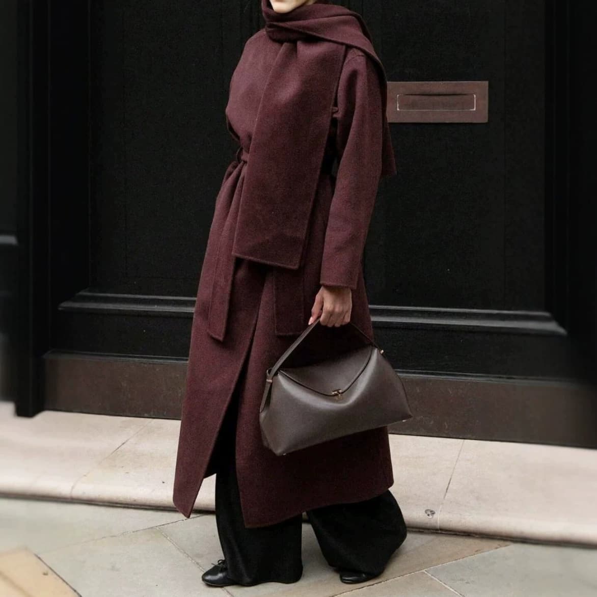 European and American Women's Winter Scarf-Collar Waist-Cinching Long Woolen Coat, Loose Slit Commuter Jacket, In Stock