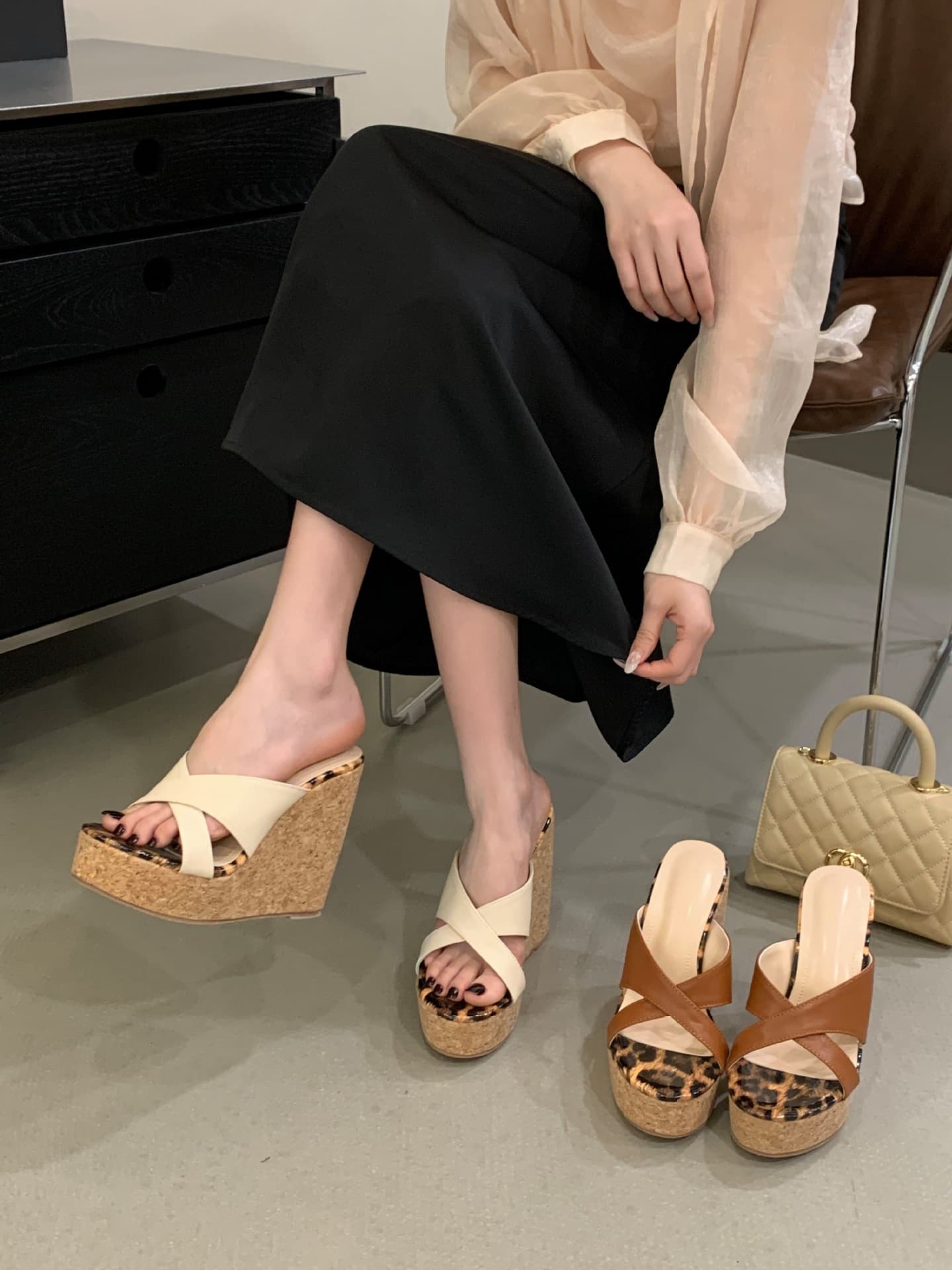 Internet celebrity same style wedge heel super high heel waterproof platform European and American sponge cake thick bottom fish mouth slippers season choking little pepper women's shoes