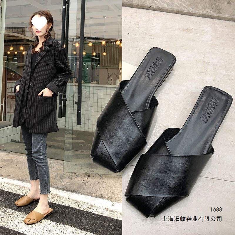 2026 Summer New Women's Closed-Toe Half Slippers Korean Style Cross Flat Square Toe Sandals Outdoor Casual Beach Shoes
