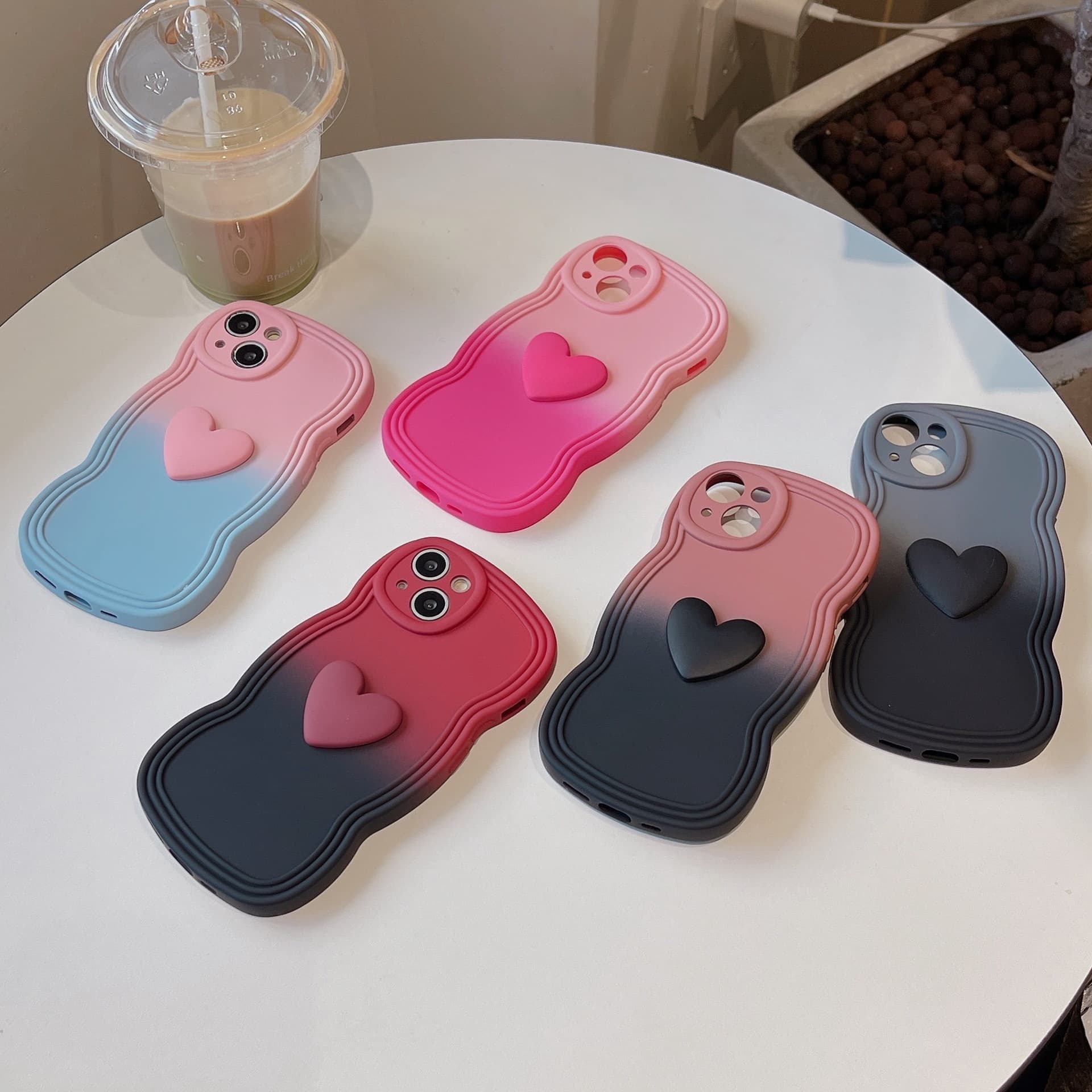 30% off clearance three-dimensional love mobile phone case with gradient color wavy edge suitable for iPhone14/15proma mobile phone case