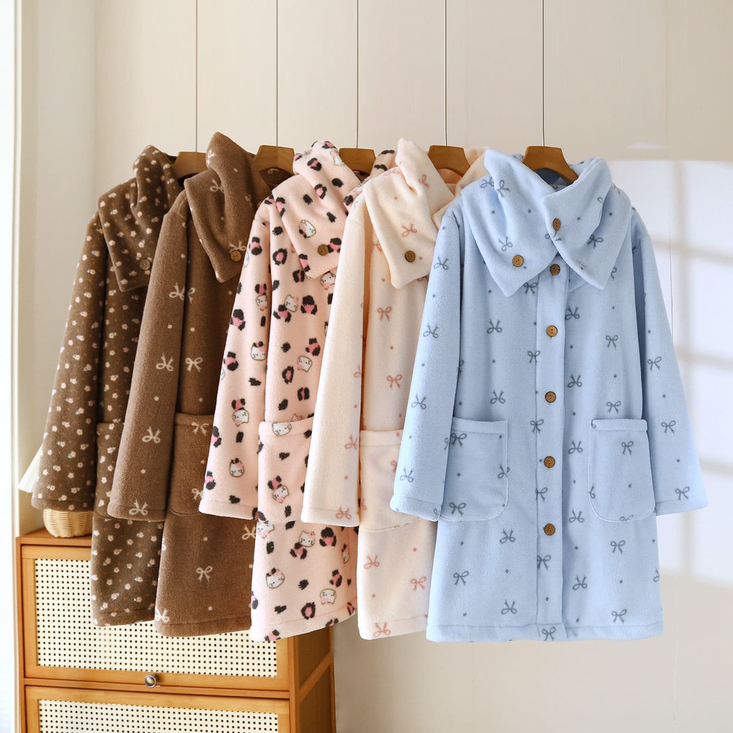 Autumn and Winter Flannel Nightgown with Scarf, Thickened Mid-Length Nightgown, Warm Coral Velvet Cartoon, Can Be Worn Loosely
