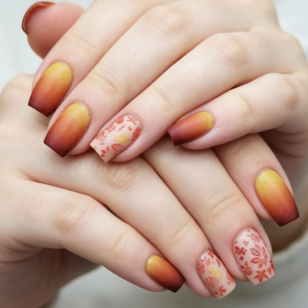 New Autumn Short Square Nails Ginger Yellow Maple Leaf Gradient European and American Style Press-On Nails 24 Pieces Removable Fake Nails