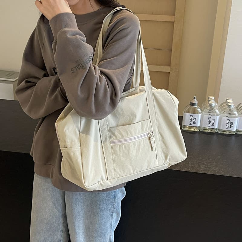 New style bag for women, fashionable and simple shoulder crossbody bag, large capacity sports fitness bag